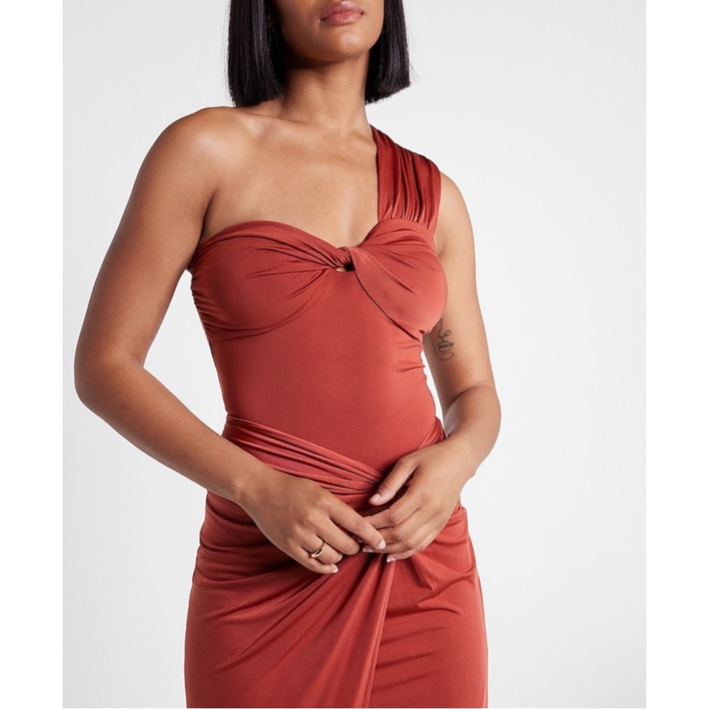 EXPRESS Body Contour Silky One Shoulder Twist Thong Bodysuit With Removable Cups